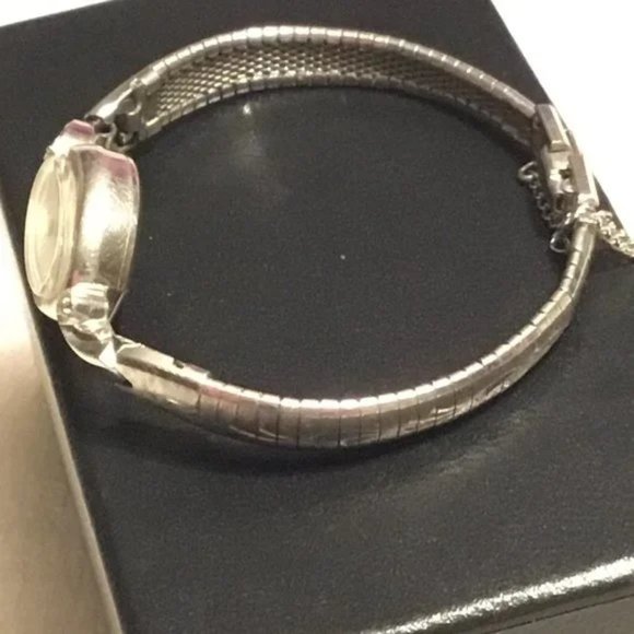 Vintage & gorgeous lady's 10k rolled gold plate Bulova 23 watch - still works! - Picture 6 of 12